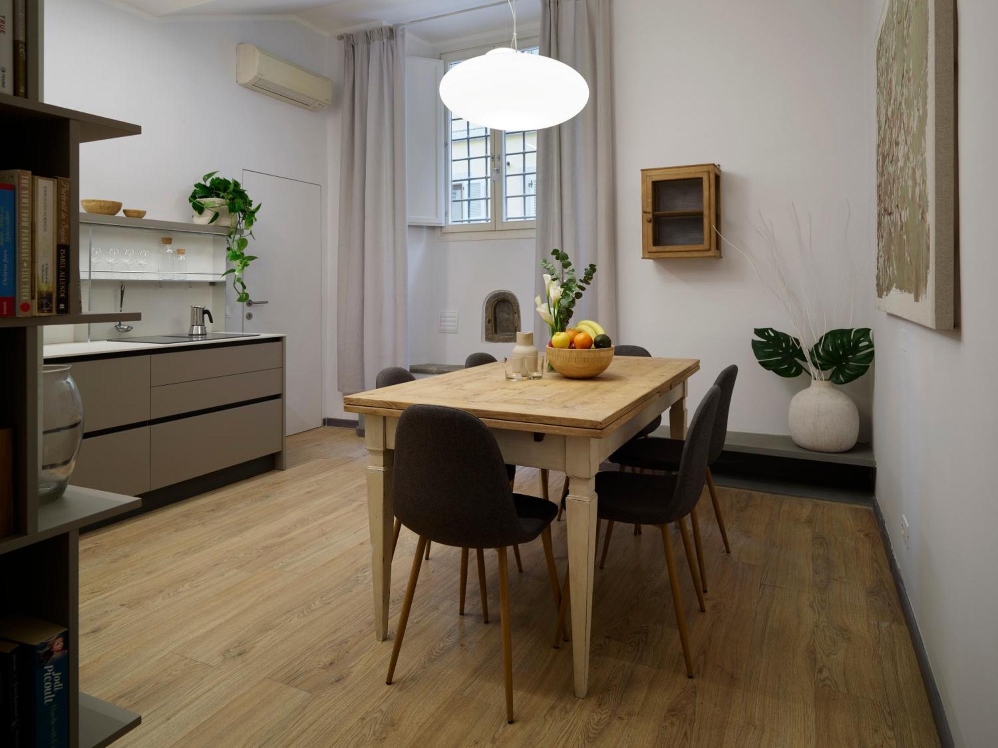 Bright 3-bedroom With Patio In Historic Center Near Duomo Firenze